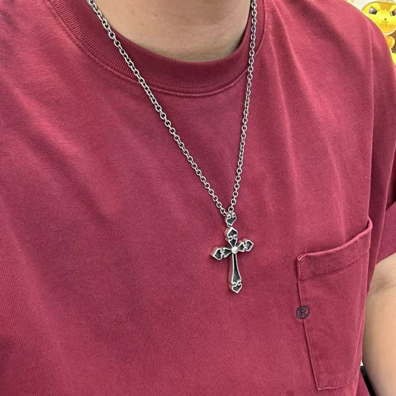 Ch*0me He**ts necklaces